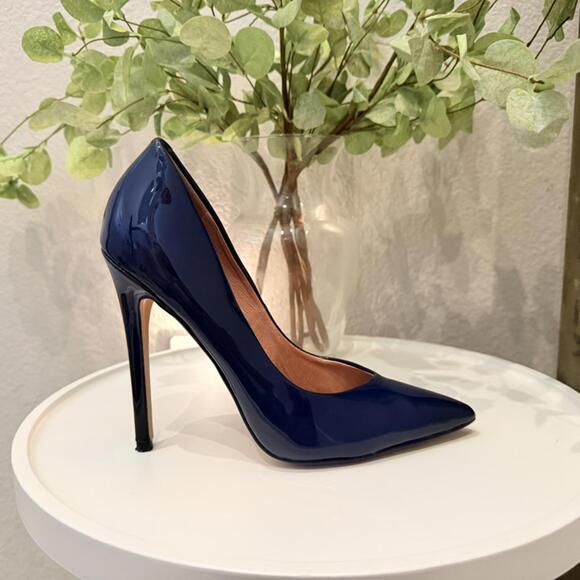 Steve Madden Wicket Pointed Stiletto Navy Patent Leather Heels Womens 8 Like New - Picture 1 of 6